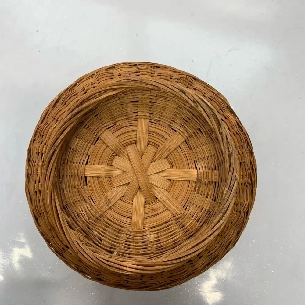 Wicker Woven Round Basket Lid Footed Trinket Sewing Boho Farmhouse Country Retro